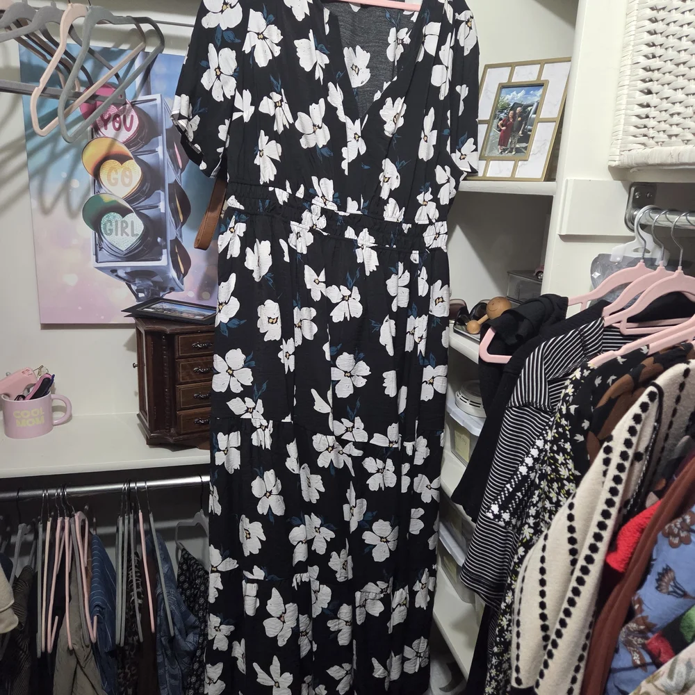 Black Floral Maxi Dress with White Bloom Print - Picture 5 of 7